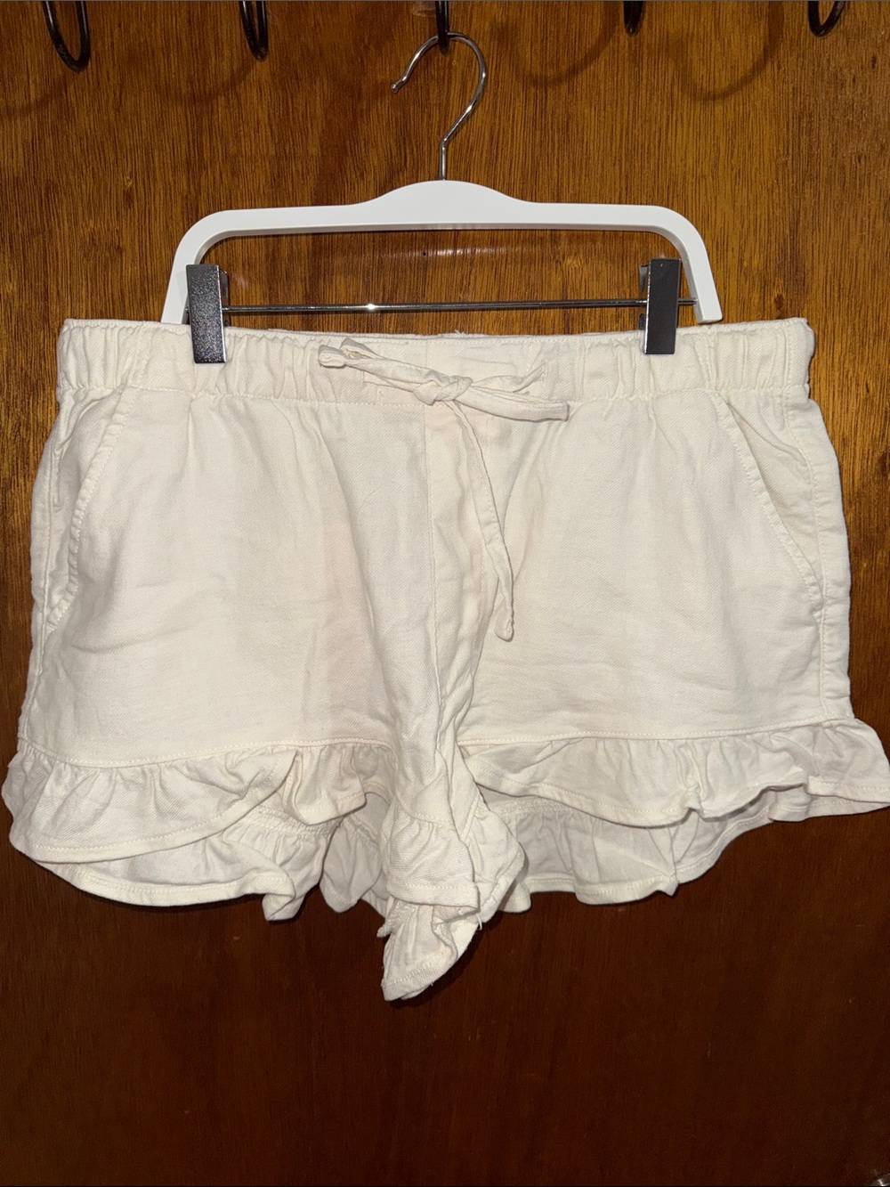 American Eagle Outfitters Cream Ruffle Waist Tie Shorts